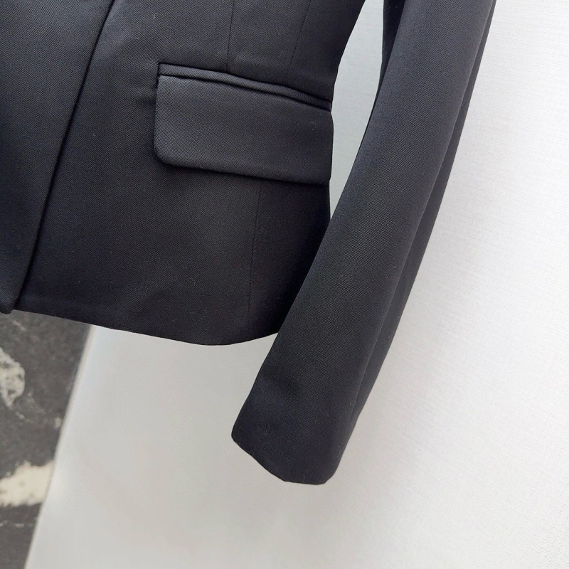 chr1st1an D10r outwear